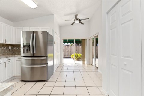 Casa en venta en Miami, Florida, 3 dormitorios, 115.66 m2 № 2028183 - foto 5