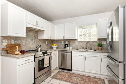 Casa en venta en Miami, Florida, 3 dormitorios, 115.66 m2 № 2028183 - foto 4