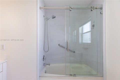 Casa en venta en Miami, Florida, 3 dormitorios, 115.66 m2 № 2028183 - foto 18