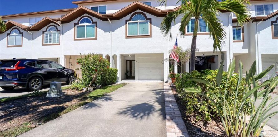 Adosado en Tierra Verde, Florida 3 dormitorios, 147.25 m2 № 1567208