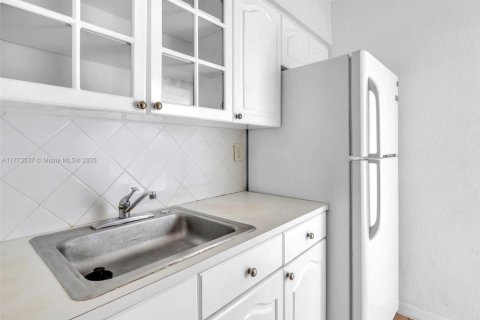 Condominio en venta en Miami, Florida, 44.59 m2 № 1865320 - foto 18