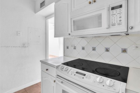 Condominio en venta en Miami, Florida, 44.59 m2 № 1865320 - foto 19