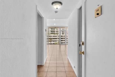 Condominio en venta en Miami, Florida, 44.59 m2 № 1865320 - foto 10