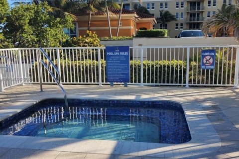 Condominio en venta en Hallandale Beach, Florida, 1 dormitorio, 83.24 m2 № 2008106 - foto 12