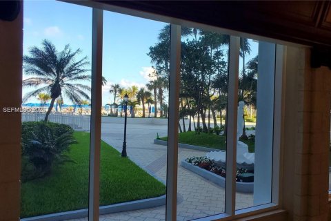 Condominio en venta en Hallandale Beach, Florida, 1 dormitorio, 83.24 m2 № 2008106 - foto 15