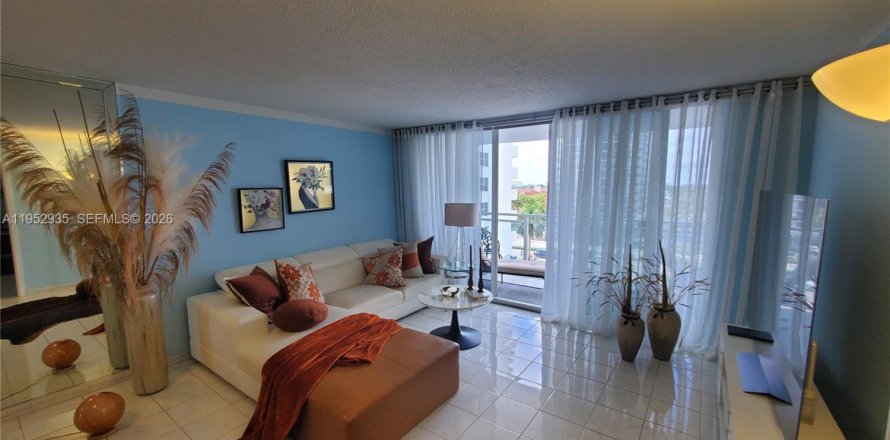 Condominio en Hallandale Beach, Florida, 1 dormitorio  № 2008106