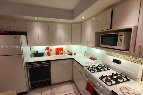 Condominio en venta en Hallandale Beach, Florida, 1 dormitorio, 83.24 m2 № 2008106 - foto 4