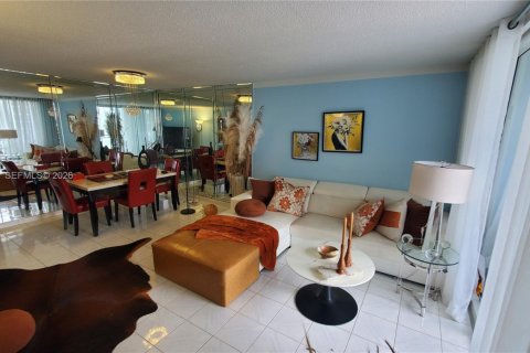 Condominio en venta en Hallandale Beach, Florida, 1 dormitorio, 83.24 m2 № 2008106 - foto 8