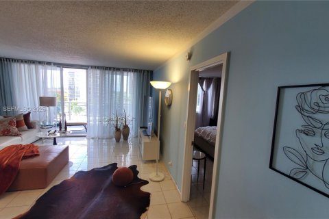 Condominio en venta en Hallandale Beach, Florida, 1 dormitorio, 83.24 m2 № 2008106 - foto 6