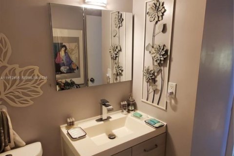 Condominio en venta en Hallandale Beach, Florida, 1 dormitorio, 83.24 m2 № 2008106 - foto 5