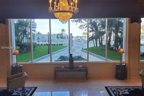 Condominio en venta en Hallandale Beach, Florida, 1 dormitorio, 83.24 m2 № 2008106 - foto 16