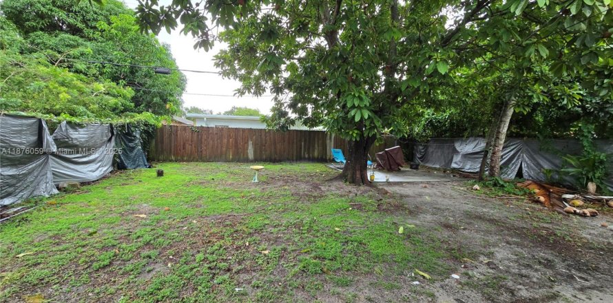 House in Miami, Florida 4 bedrooms, 146.32 sq.m. № 1920621