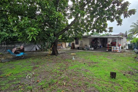 House in Miami, Florida 4 bedrooms, 146.32 sq.m. № 1920621 - photo 2