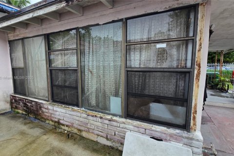 House in Miami, Florida 4 bedrooms, 146.32 sq.m. № 1920621 - photo 7