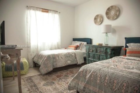 Villa ou maison à vendre à Miami, Floride: 6 chambres, 269.51 m2 № 2026587 - photo 15