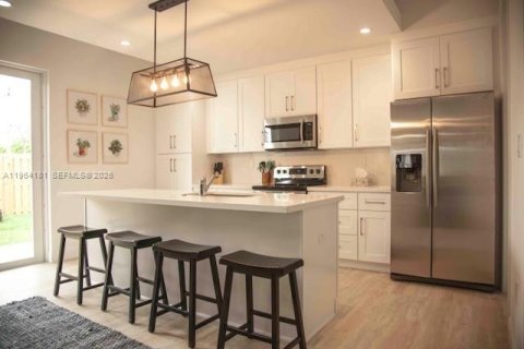 Villa ou maison à Miami, Floride 6 chambres, 269.51 m2 № 2026587