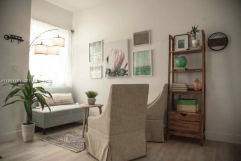 Villa ou maison à vendre à Miami, Floride: 6 chambres, 269.51 m2 № 2026587 - photo 4