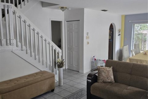 Villa ou maison à vendre à Miami, Floride: 4 chambres, 176.51 m2 № 1992489 - photo 4