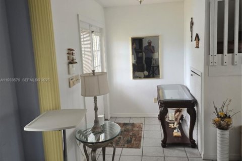 Villa ou maison à vendre à Miami, Floride: 4 chambres, 176.51 m2 № 1992489 - photo 3