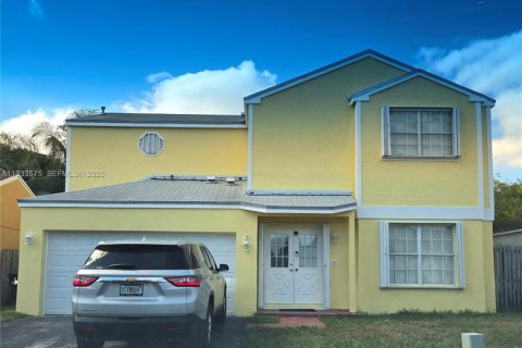 Villa ou maison à vendre à Miami, Floride: 4 chambres, 176.51 m2 № 1992489 - photo 1