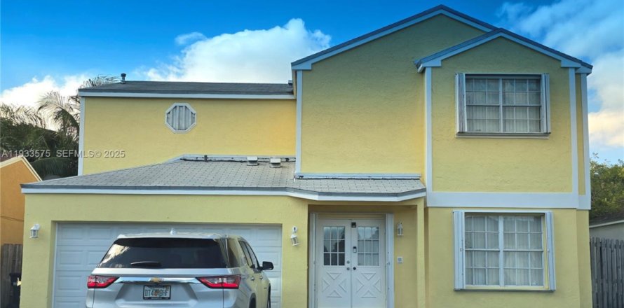 Villa ou maison à Miami, Floride 4 chambres, 176.51 m2 № 1992489