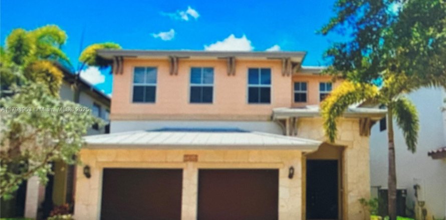 Villa ou maison à Doral, Floride 5 chambres, 293.57 m2 № 1688876