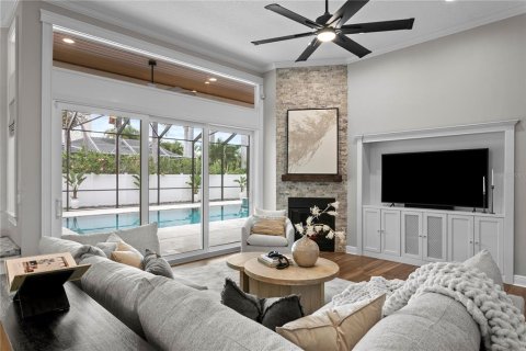 House in Saint Petersburg, Florida 5 bedrooms, 395.21 sq.m. № 2410378 - photo 19