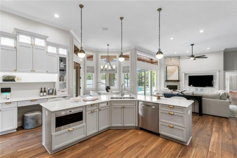 House in Saint Petersburg, Florida 5 bedrooms, 395.21 sq.m. № 2410378 - photo 23