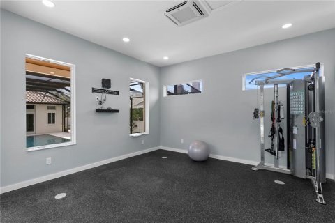 House in Saint Petersburg, Florida 5 bedrooms, 395.21 sq.m. № 2410378 - photo 11