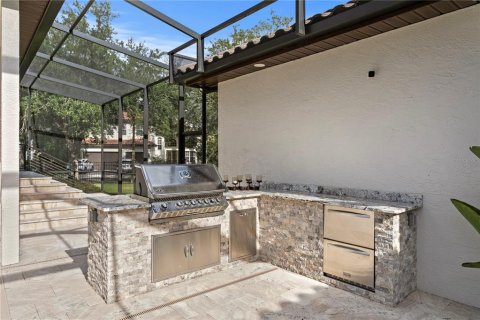 House in Saint Petersburg, Florida 5 bedrooms, 395.21 sq.m. № 2410378 - photo 12