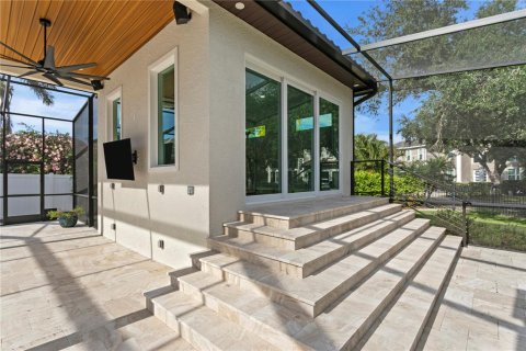 House in Saint Petersburg, Florida 5 bedrooms, 395.21 sq.m. № 2410378 - photo 10