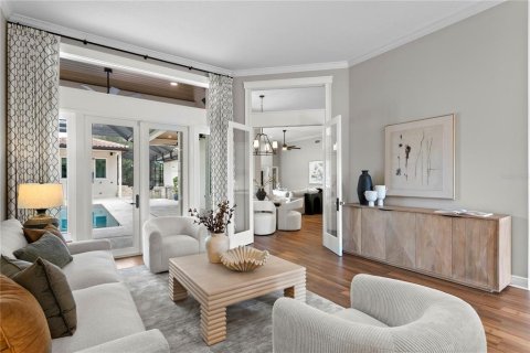 House in Saint Petersburg, Florida 5 bedrooms, 395.21 sq.m. № 2410378 - photo 5