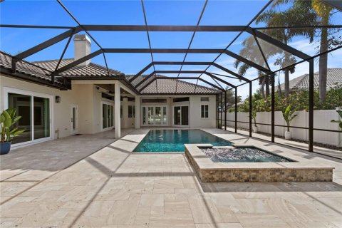 House in Saint Petersburg, Florida 5 bedrooms, 395.21 sq.m. № 2410378 - photo 8