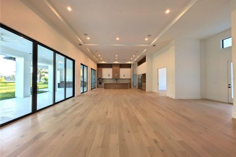 House in Orlando, Florida 4 bedrooms, 480.68 sq.m. № 2388101 - photo 4