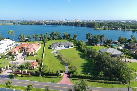 House in Orlando, Florida 4 bedrooms, 480.68 sq.m. № 2388101 - photo 2