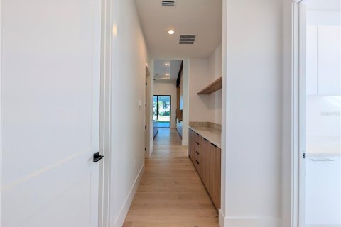 House in Orlando, Florida 4 bedrooms, 480.68 sq.m. № 2388101 - photo 18
