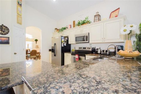 House in Davenport, Florida 5 bedrooms, 224.08 sq.m. № 1576359 - photo 11