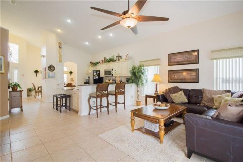House in Davenport, Florida 5 bedrooms, 224.08 sq.m. № 1576359 - photo 13