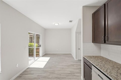 Touwnhouse à vendre à Bradenton, Floride: 3 chambres, 119.1 m2 № 2216945 - photo 11