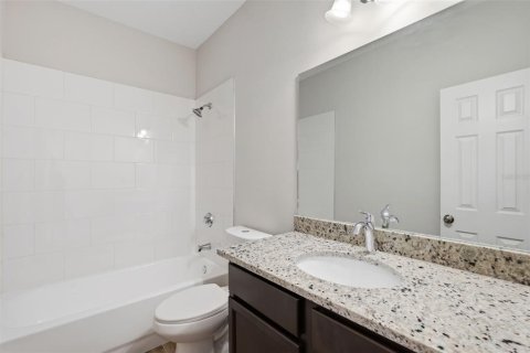 Touwnhouse à vendre à Bradenton, Floride: 3 chambres, 119.1 m2 № 2216945 - photo 18