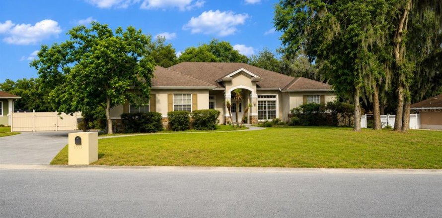 House in Lakeland, Florida 3 bedrooms, 231.05 sq.m. № 2195494