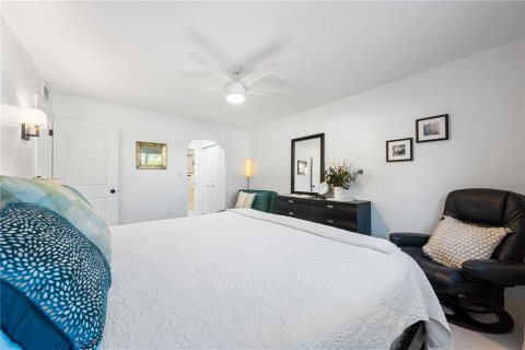 Condo in Sarasota, Florida, 2 bedrooms  № 1869607 - photo 24