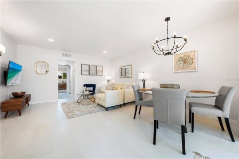 Condo in Sarasota, Florida, 2 bedrooms  № 1869607 - photo 16