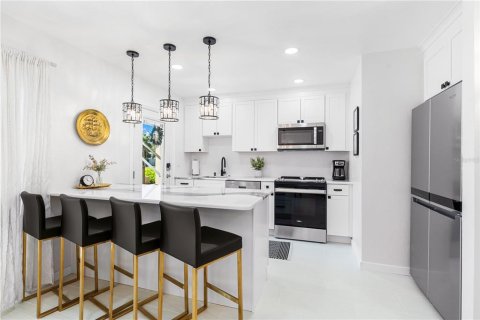Condo in Sarasota, Florida, 2 bedrooms  № 1869607 - photo 8