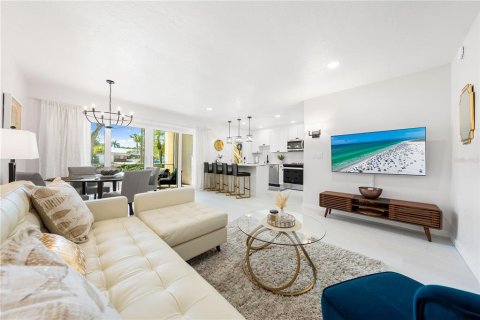 Condo in Sarasota, Florida, 2 bedrooms  № 1869607 - photo 13