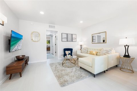 Condo in Sarasota, Florida, 2 bedrooms  № 1869607 - photo 15