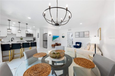 Condo in Sarasota, Florida, 2 bedrooms  № 1869607 - photo 10