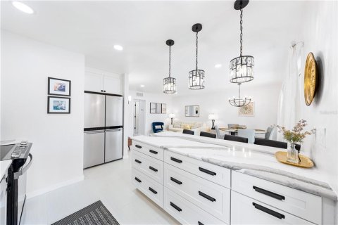 Condo in Sarasota, Florida, 2 bedrooms  № 1869607 - photo 9