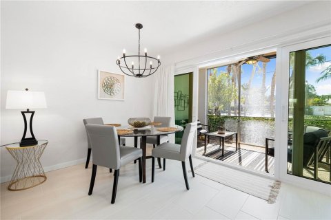 Condo in Sarasota, Florida, 2 bedrooms  № 1869607 - photo 12