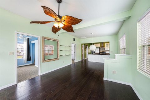 Casa en venta en Tampa, Florida, 3 dormitorios, 89.19 m2 № 1775556 - foto 9